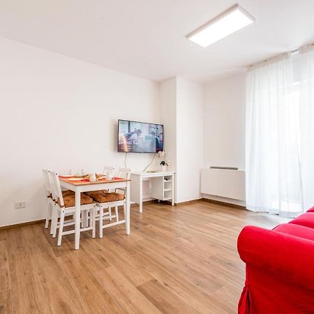 Central Station Apt With Parking Μπάρι Εξωτερικό φωτογραφία
