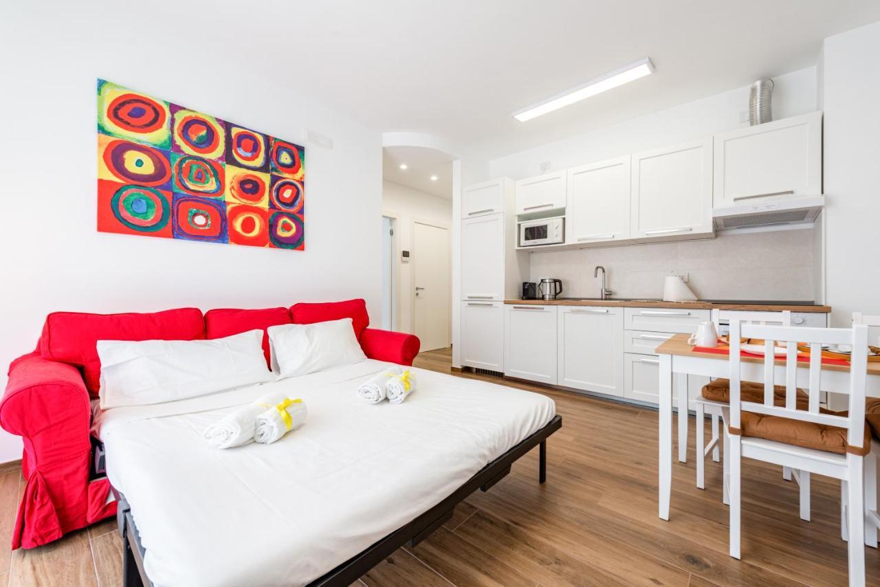 Central Station Apt With Parking Μπάρι Εξωτερικό φωτογραφία